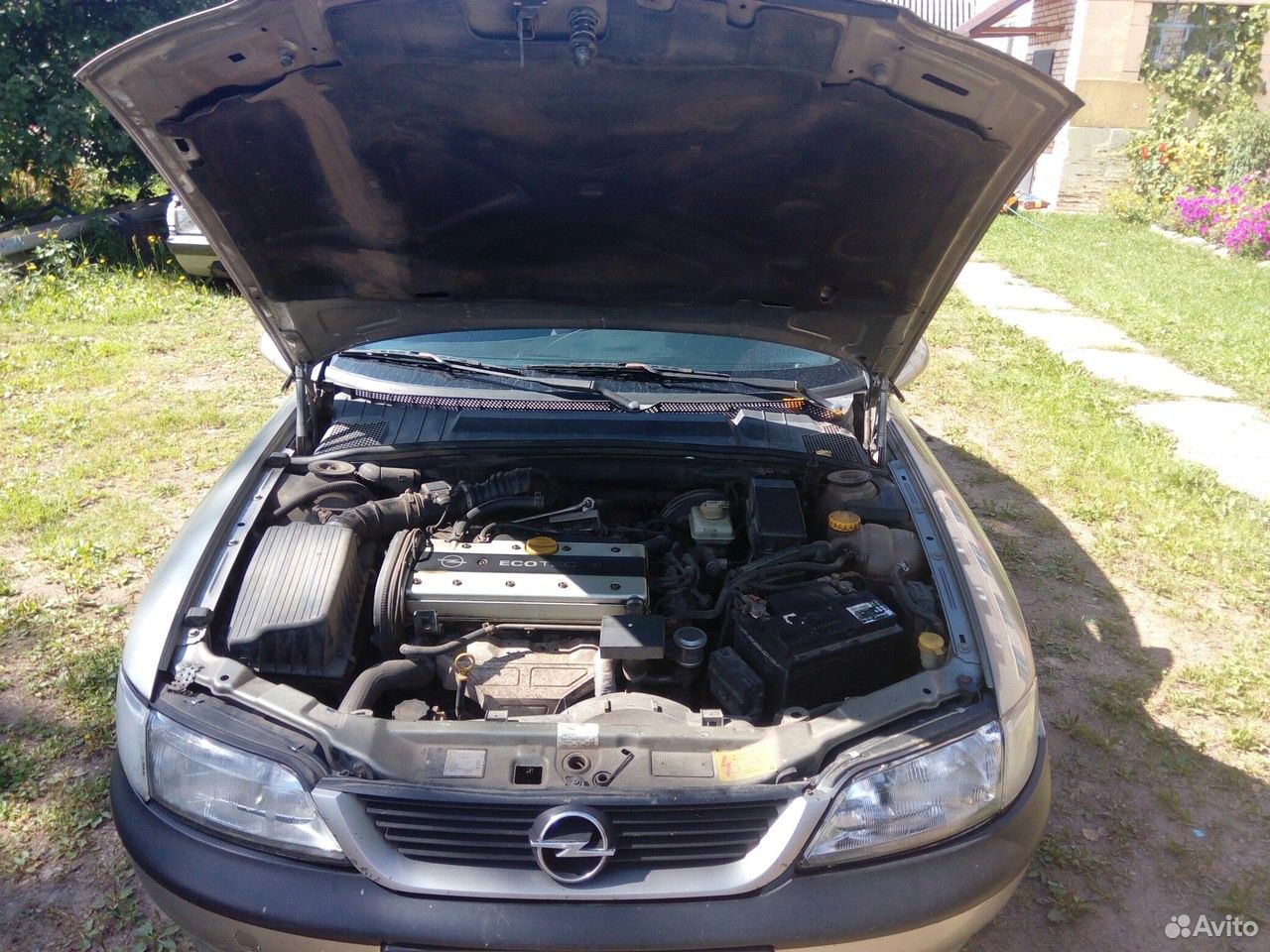 Opel Vectra 1.8 МТ, 1996, седан