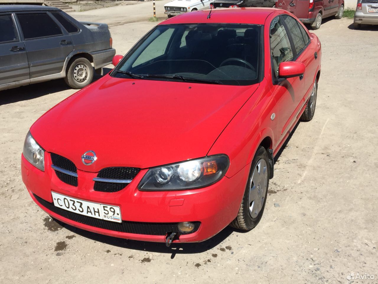 Nissan Almera n16 Red