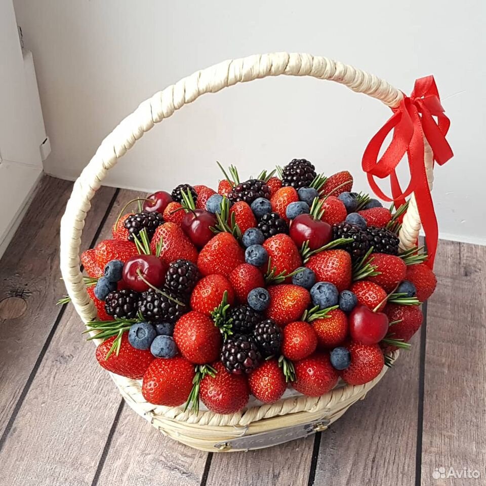 Букет из ягод в корзине купить на Зозу.ру - фотография № 5