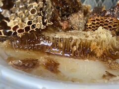 Свежий мёд и соты