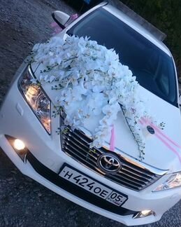 Свадебное украшение на машину