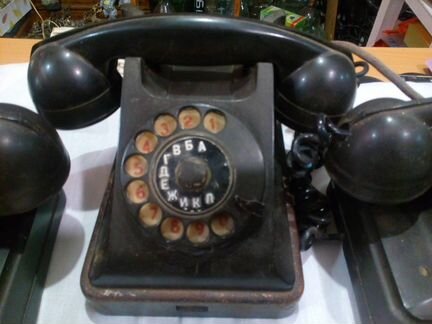 Старый телефон 1958 года