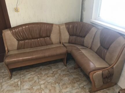 Кухонный угловой диван и стол