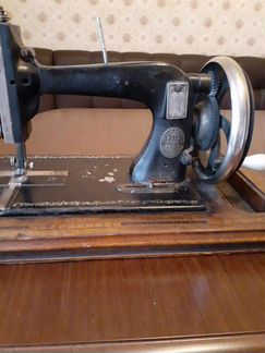 Старинная немецкая швейная машинка