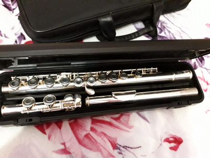 Продаётся флейта Yamaha 221
