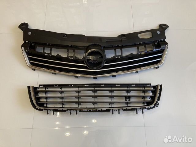 Решетка радиатора Opel Astra H