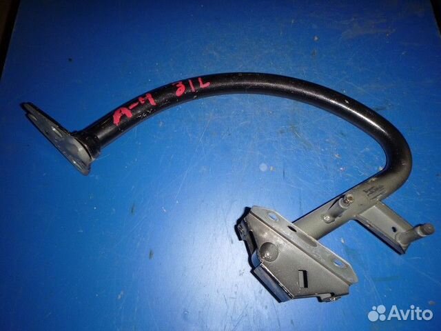 Петля крышки багажника audi A4 B8 2007