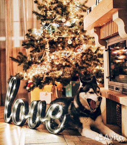 Деревянная надпись буквы Love с подсветкой