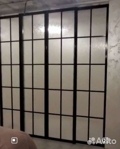 Раздвижные перегородки из рифленного стекла