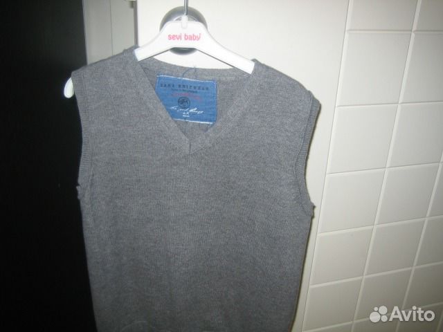 Продается жилетка Zara на мальчика (110 см) Продается жилетка Zara на мальчика (110 см)