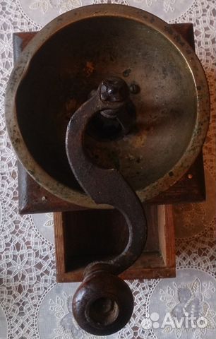 Старинная ручная кофемолка Старинная ручная кофемолка