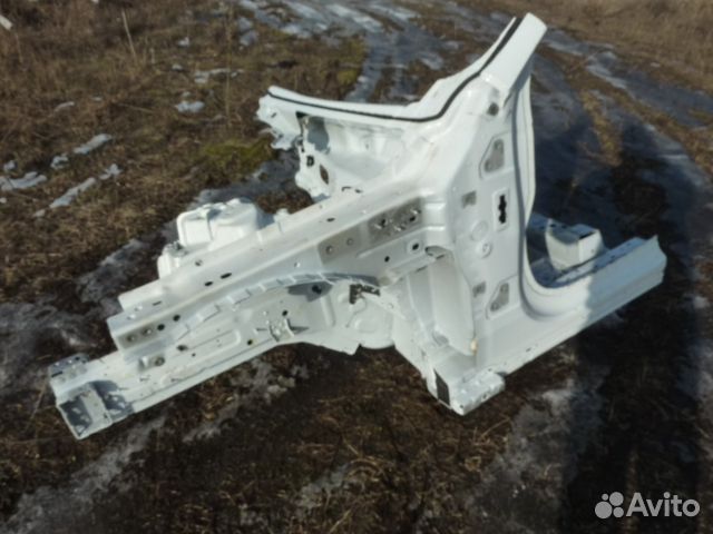 Передняя левая и правая четверть на Jaguar F-Pace