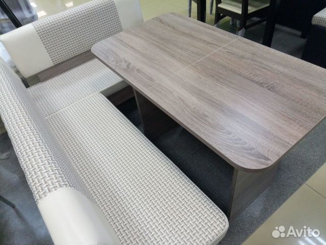 Кухонный уголок новый(стол, 2 табурета, диван) Кухонный уголок новый(стол, 2 табурета, диван)