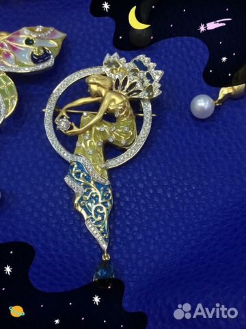 Золотая брошь с бриллиантами Магерит Magerit