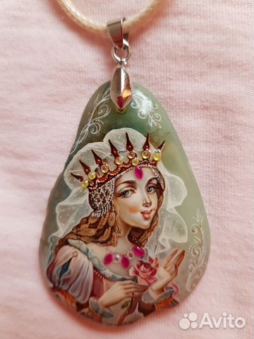 Кулон миниатюра на камне (