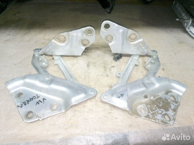 Петля капота Volkswagen Touareg 2002-2010 Петля капота Volkswagen Touareg 2002-2010