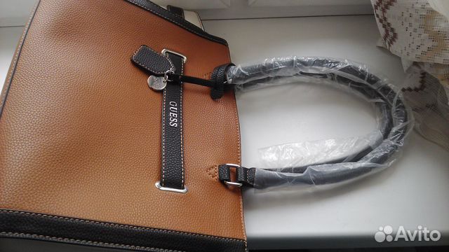 Кожаная сумка фирмы guess c пыльником оригинал