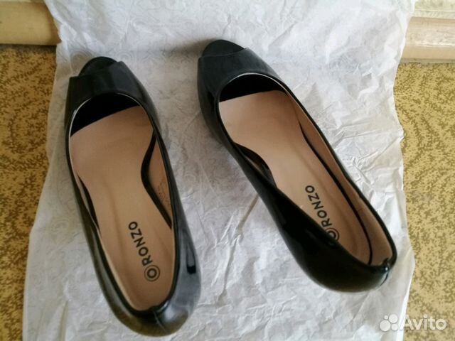 Туфли жен. (р.36), лакированные на высоком каблуке Туфли жен. (р.36), лакированные на высоком каблуке