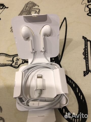 Наушники Apple EarPods с разъёмом Lightning Наушники Apple EarPods с разъёмом Lightning