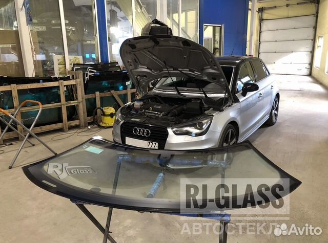 Лобовое стекло на Ауди А1