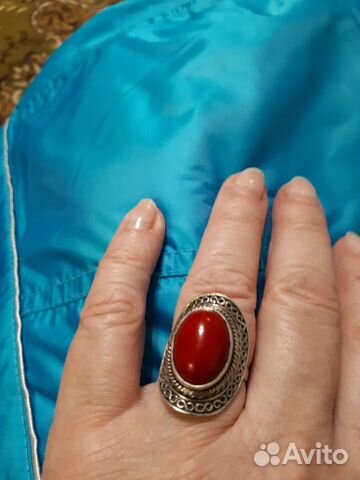 Серебряное кольцо и серьги с кораллами