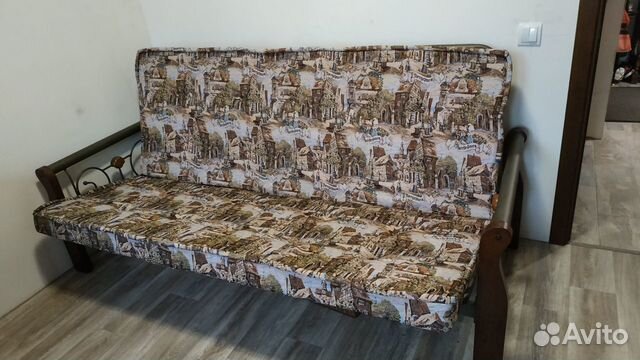 Диван-футон с металлическим основанием. Малайзия