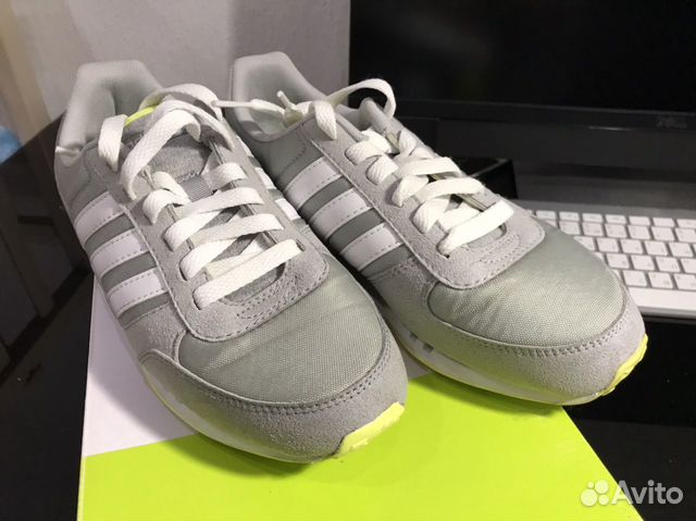 Женские кроссовки adidas Женские кроссовки adidas