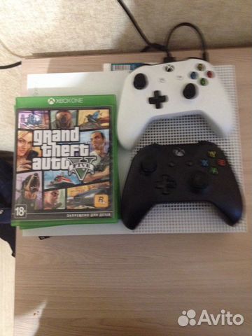 Xbox One s + 2 геймпада и 2 игры 500 gb