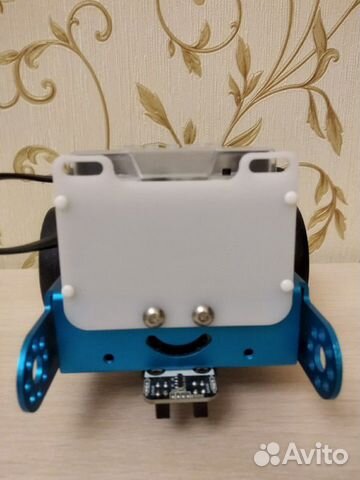 MBot - программируемый робот + дисплей 16x8 mBot MBot - программируемый робот + дисплей 16x8 mBot