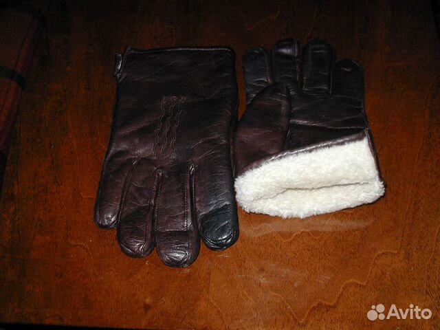 Перчатки на меху, ремни и планшеты 40-х годов