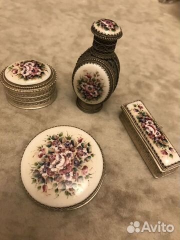 Шкатулки / косметический набор из серебра и эмали Шкатулки / косметический набор из серебра и эмали