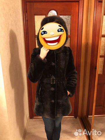 Шуба мутоновая с песцовой отделкой