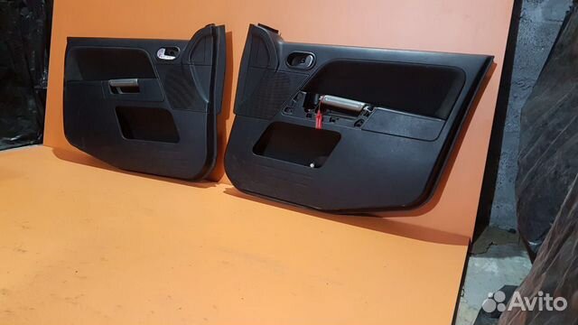 Обшивка передней двери на Ford Fusion