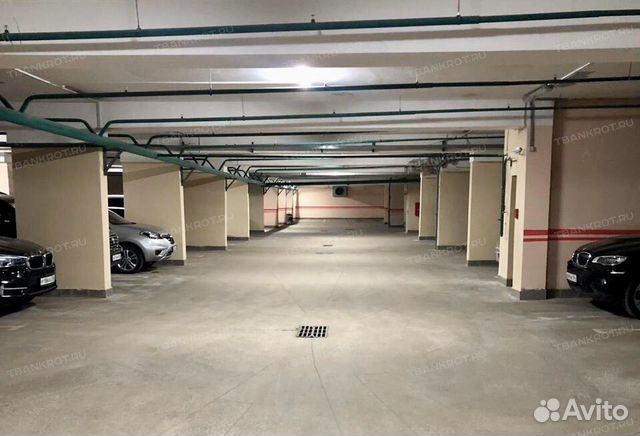 Машиноместо, > 30 м²