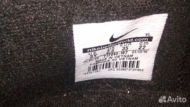 Продам новые футбольные кроссовки Nike