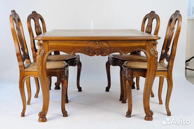 Продам антикварный стол