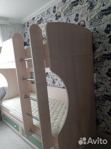 Кровать двухьярусная