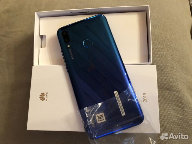 Новый телефон Huawei p smart 2019 3/32gb