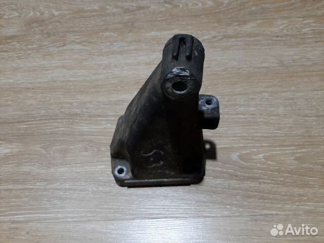 Кронштейн двигателя правый Mercedes-Benz Vito W639