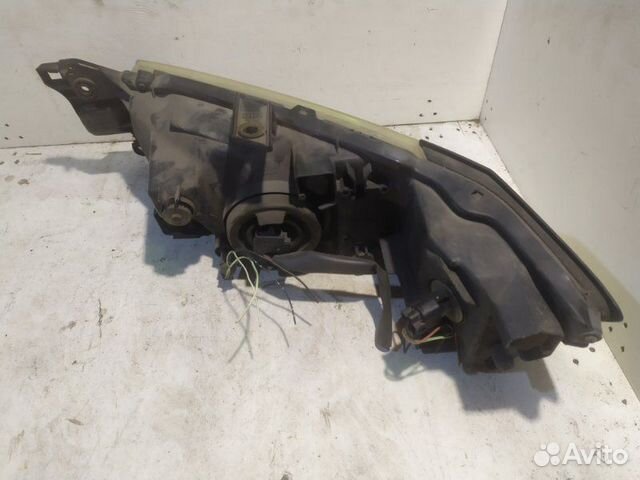 Фара правая Mitsubishi Chariot Grandis N84W Фара правая Mitsubishi Chariot Grandis N84W