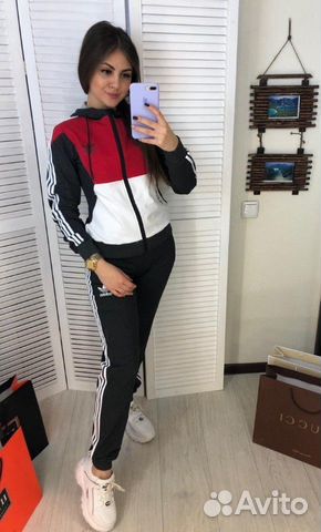 Женский спортивный костюм Женский спортивный костюм