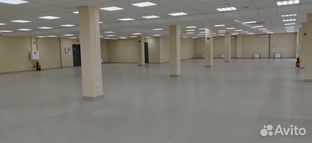 1/2 торгового здания (второй этаж), 800 м²