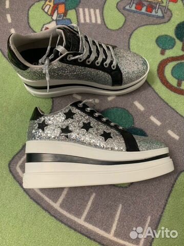 Сникеры на танкетке новые Guess