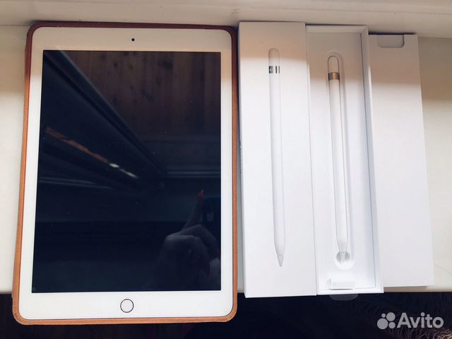 iPad (6th Generation) Wi-Fi + Cellular Gold 128 GB