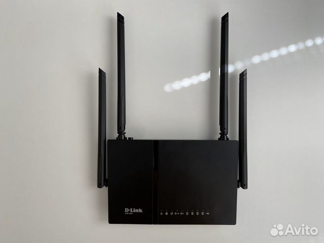 Маршрутизатор D-Link DIR 825 Маршрутизатор D-Link DIR 825
