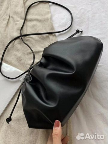 Новая женская сумка Bottega Veneta Pouch черная