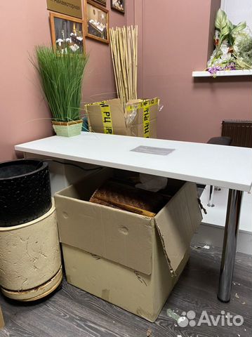 Маникюрный стол Маникюрный стол