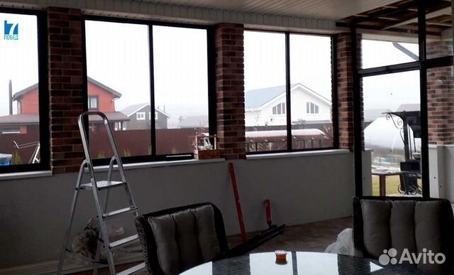 Входная группа из алюминия на веранде