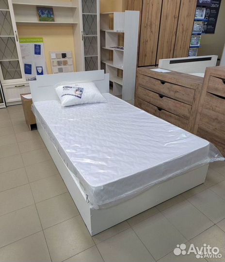 Кровать с матрасом 90x200