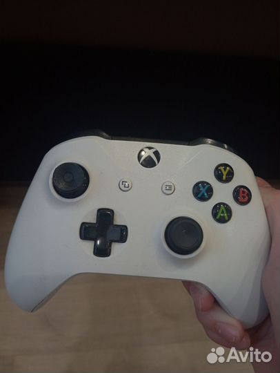 Xbox One s 2 геймпада